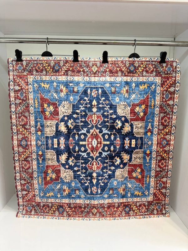 رومیزی مربع طرح دل نقش