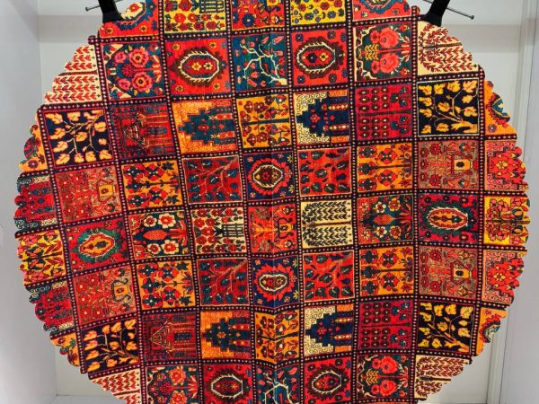 رومیزی گرد طرح خشتی