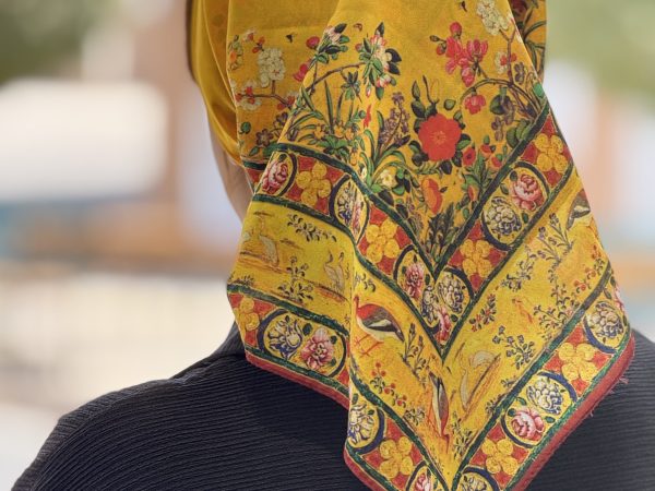 مینی اسکارف طرح حاشیه گل زرد