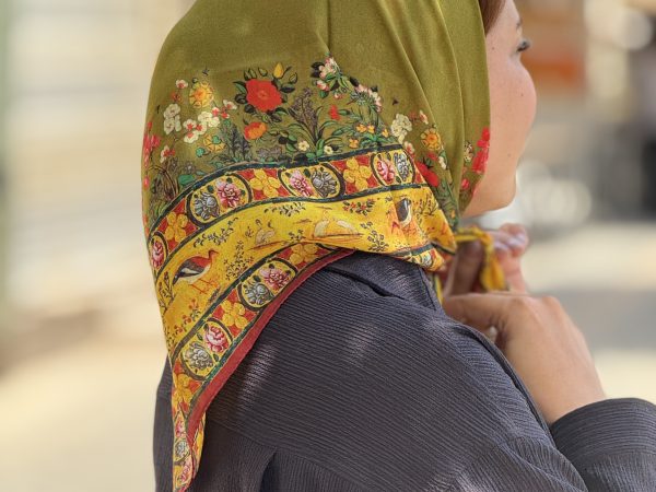 مینی اسکارف طرح حاشیه گل سدری